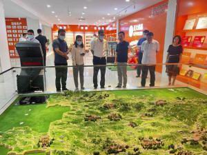 洛阳市市委常委、宣传部长王飞莅临洛阳星空体育平台登录官网(中国)官方网站调研