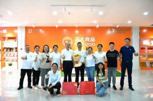 致敬峥嵘岁月 感恩一路奉献！洛阳星空体育平台登录官网(中国)官方网站这场退休职工欢送会情意满满！