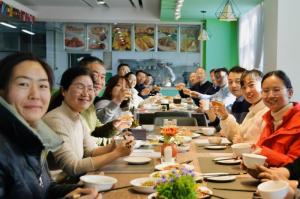 岁末不觉寒 冬至时光暖 丨洛阳星空体育平台登录官网(中国)官方网站组织开展“迎冬至、包饺子”文化活动